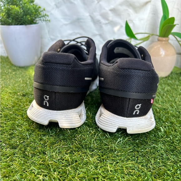 On Cloud 5 Sneakers in Black /white men size  12 gently used - Picture 12 of 16